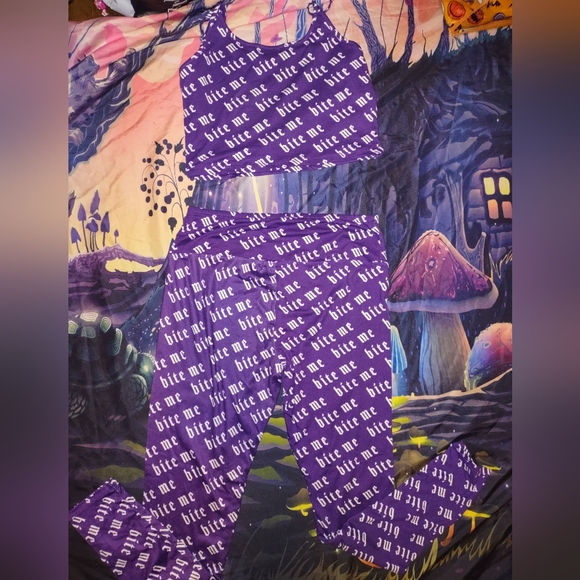 Bite Me Vampire Athletic Apparel set - Picture 13 of 15